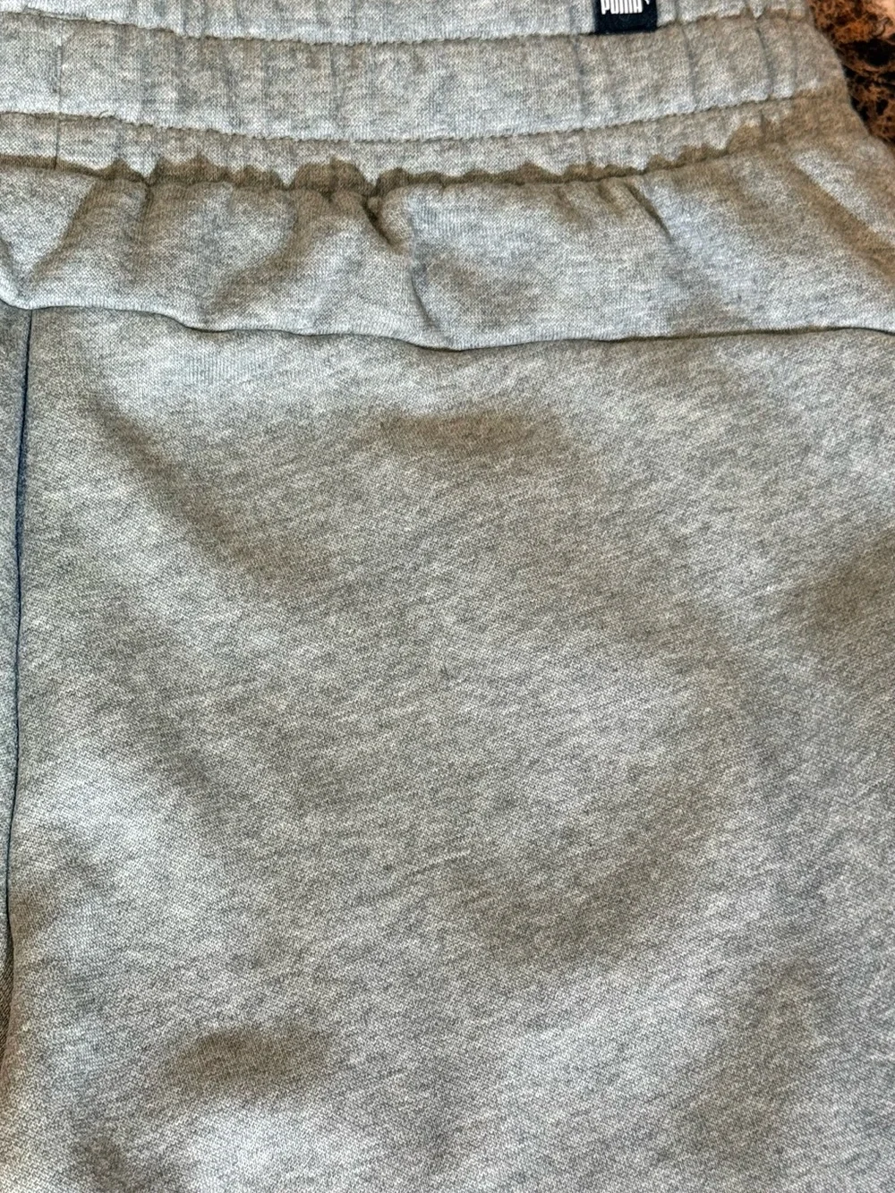 Puma mens M size Grey Jogger Pants like new